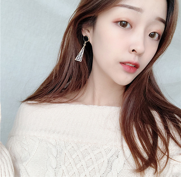 다양한 스타일의 귀걸이와 귀찌를 1000원~5500원에 판매해요!!120여종 | 인스티즈