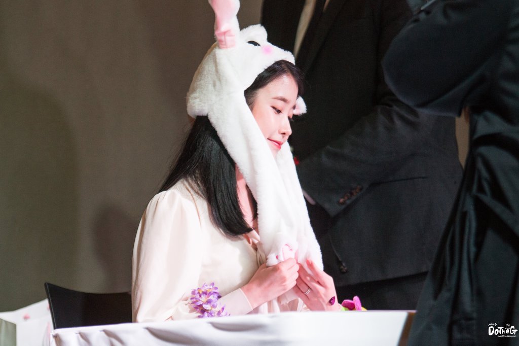 난 내 가수도 토끼모자 쓴 거 못 볼줄 | 인스티즈