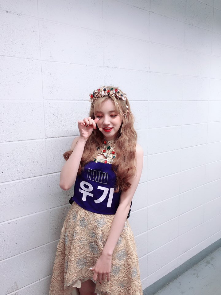 아이들 우기 멜뮤왕관사진 올라왔네 | 인스티즈