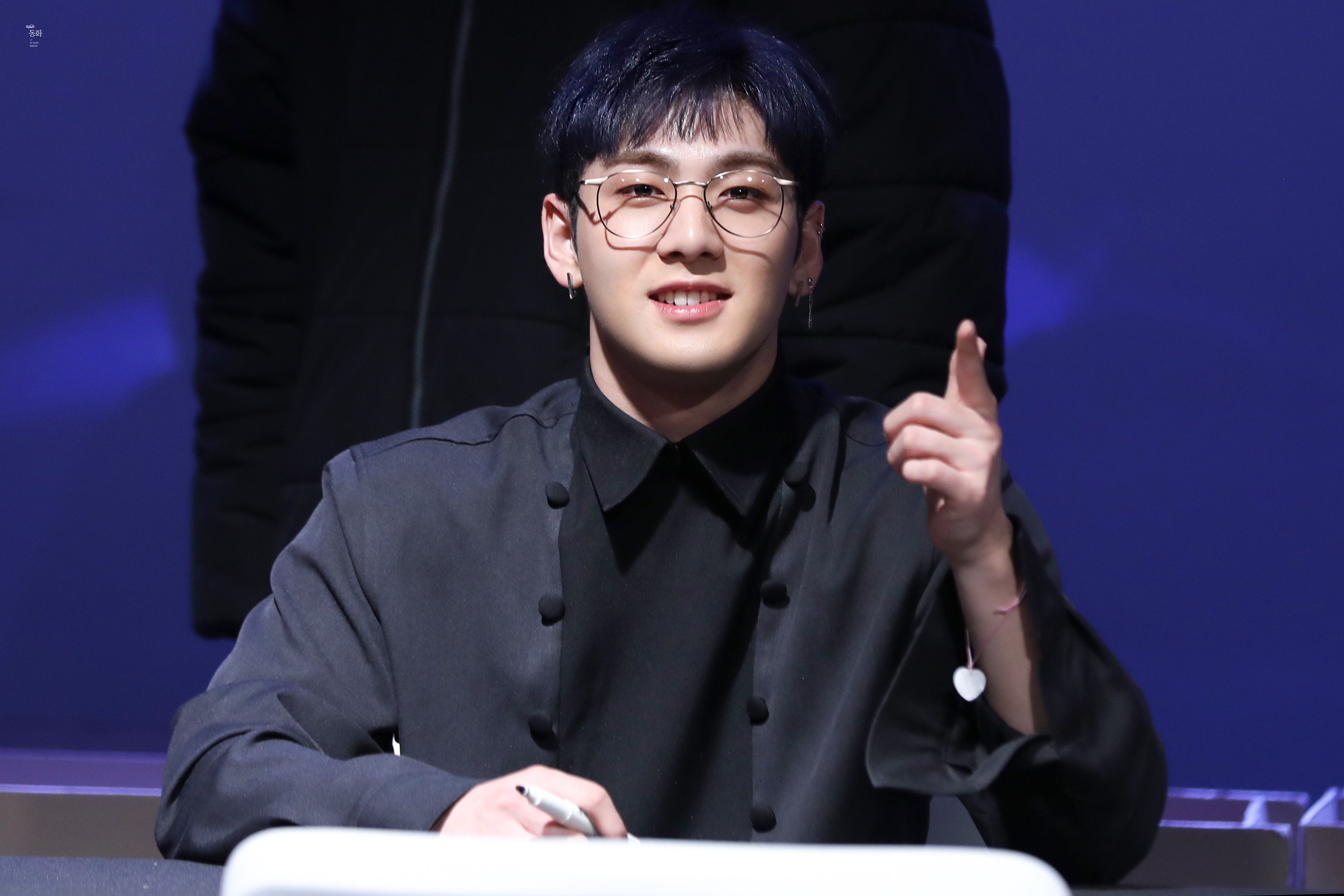 강동호(뉴이스트)의 백사총이 몬주아라 다들? | 인스티즈