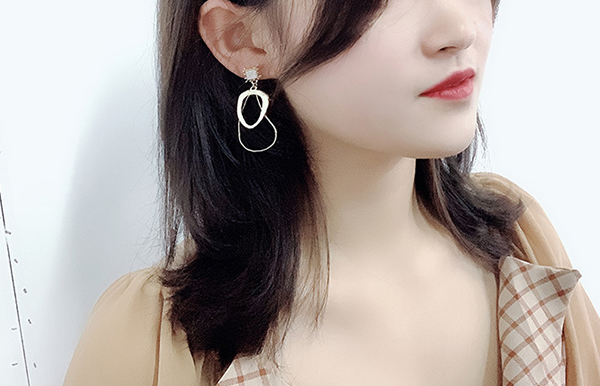 다양한 스타일의 귀걸이와 귀찌를 1000원~5500원에 판매해요!!120여종 | 인스티즈