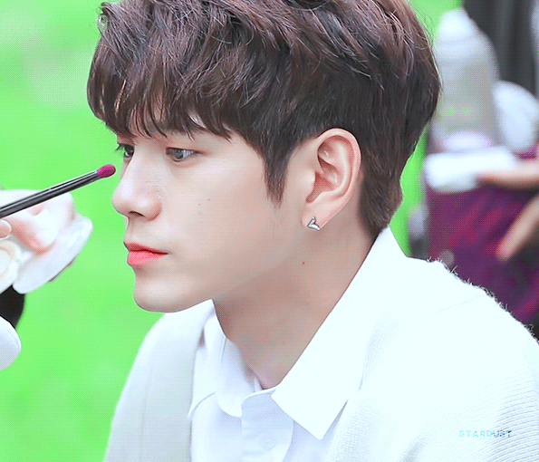 옹성우 얼굴에서 제일 말랑거리는 부분은 | 인스티즈