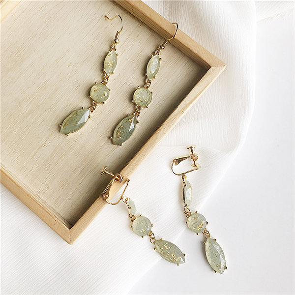 다양한 스타일의 귀걸이와 귀찌를 1000원~5500원에 판매해요!!120여종 | 인스티즈