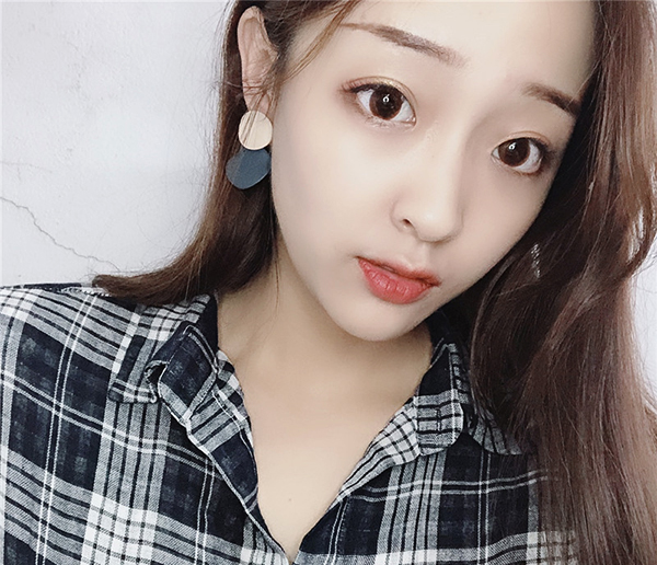 다양한 스타일의 귀걸이와 귀찌를 1000원~5500원에 판매해요!!120여종 | 인스티즈