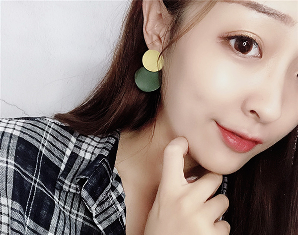 다양한 스타일의 귀걸이와 귀찌를 1000원~5500원에 판매해요!!120여종 | 인스티즈