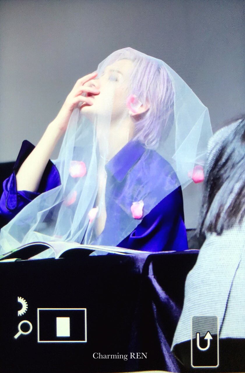 뉴이스트 최민기 팬싸에서 화보찍음 | 인스티즈