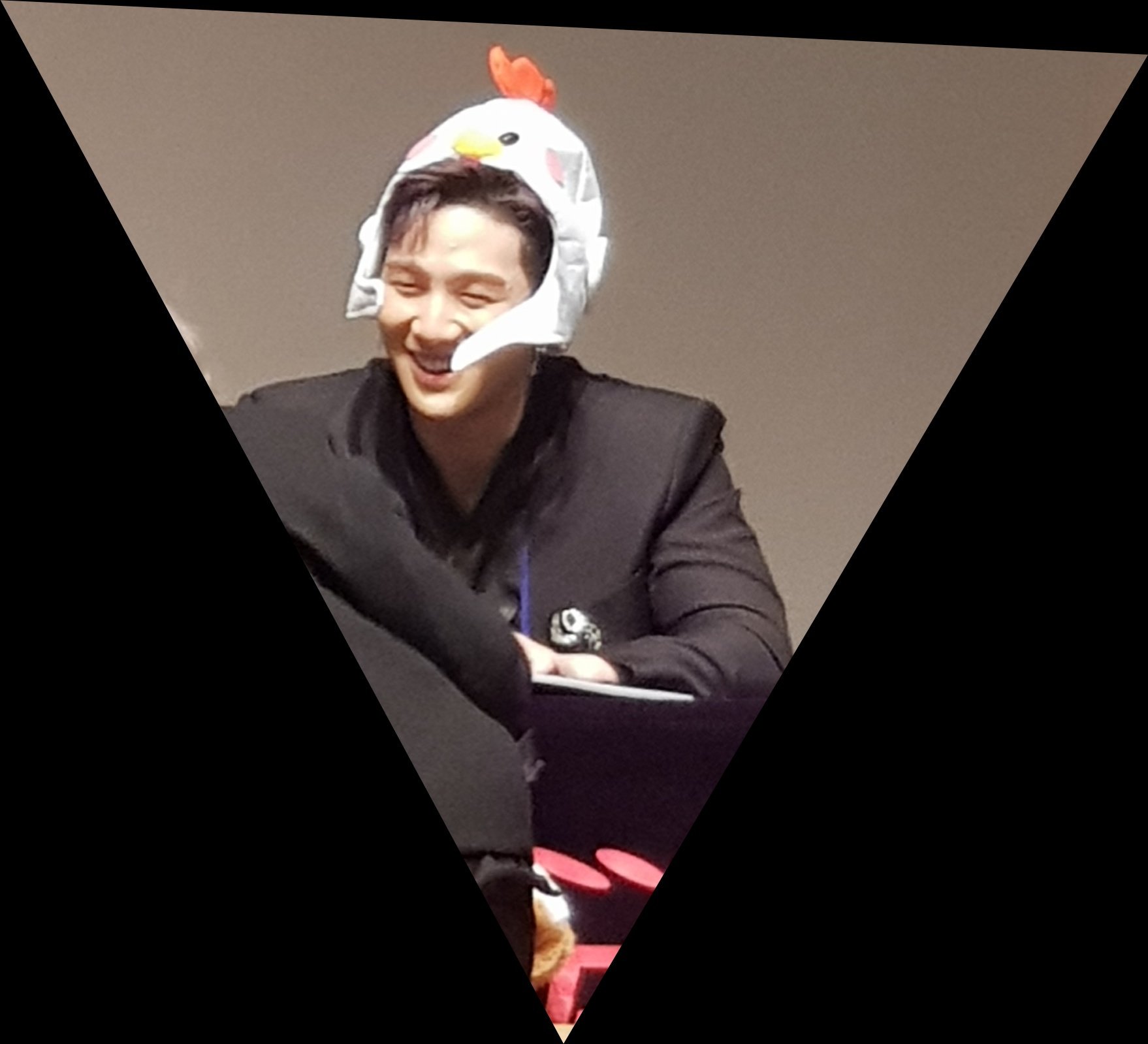 강동호 오늘 팬싸에서 닭벼슬도 눌러봤대 | 인스티즈