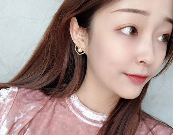 다양한 스타일의 귀걸이와 귀찌를 1000원~5500원에 판매해요!!120여종 | 인스티즈