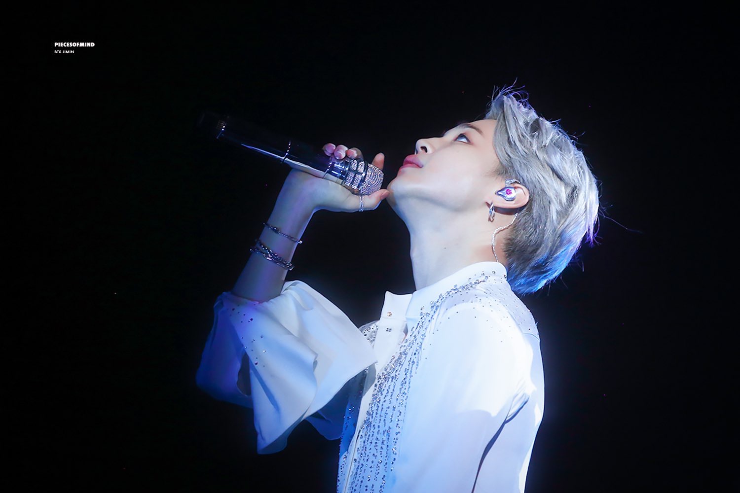 방탄 지민 왜 천장을 보는 거지? 아 안 돼 | 인스티즈