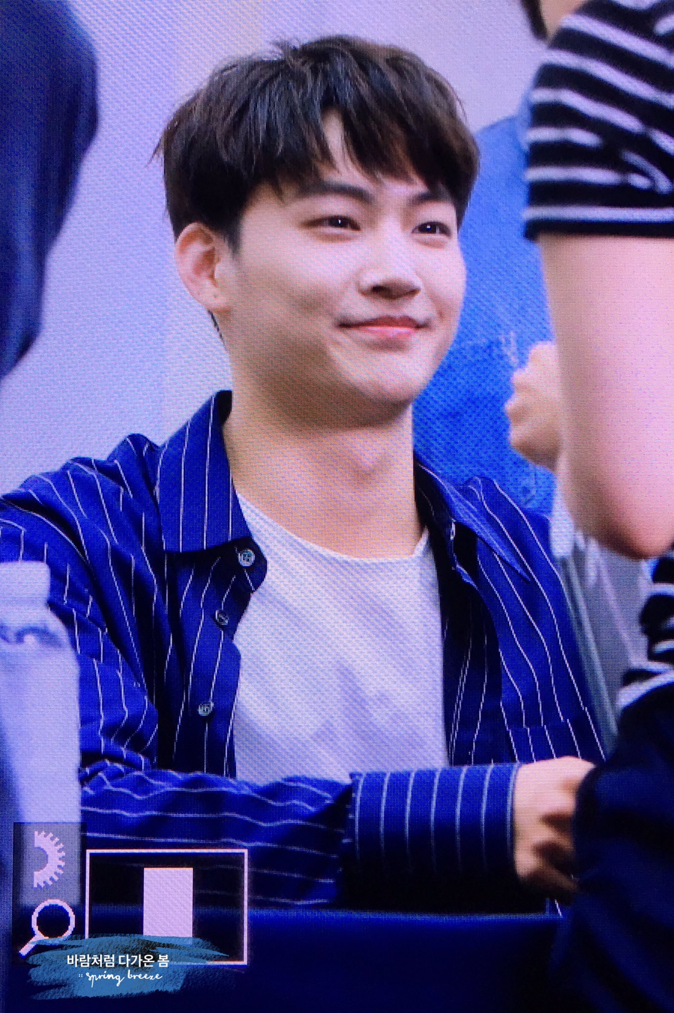 제이비 팬싸에서 팬들 올려다보고 다정하게 보는 모먼트 너무 좋아 설레 ㅠㅠㅠㅠ | 인스티즈