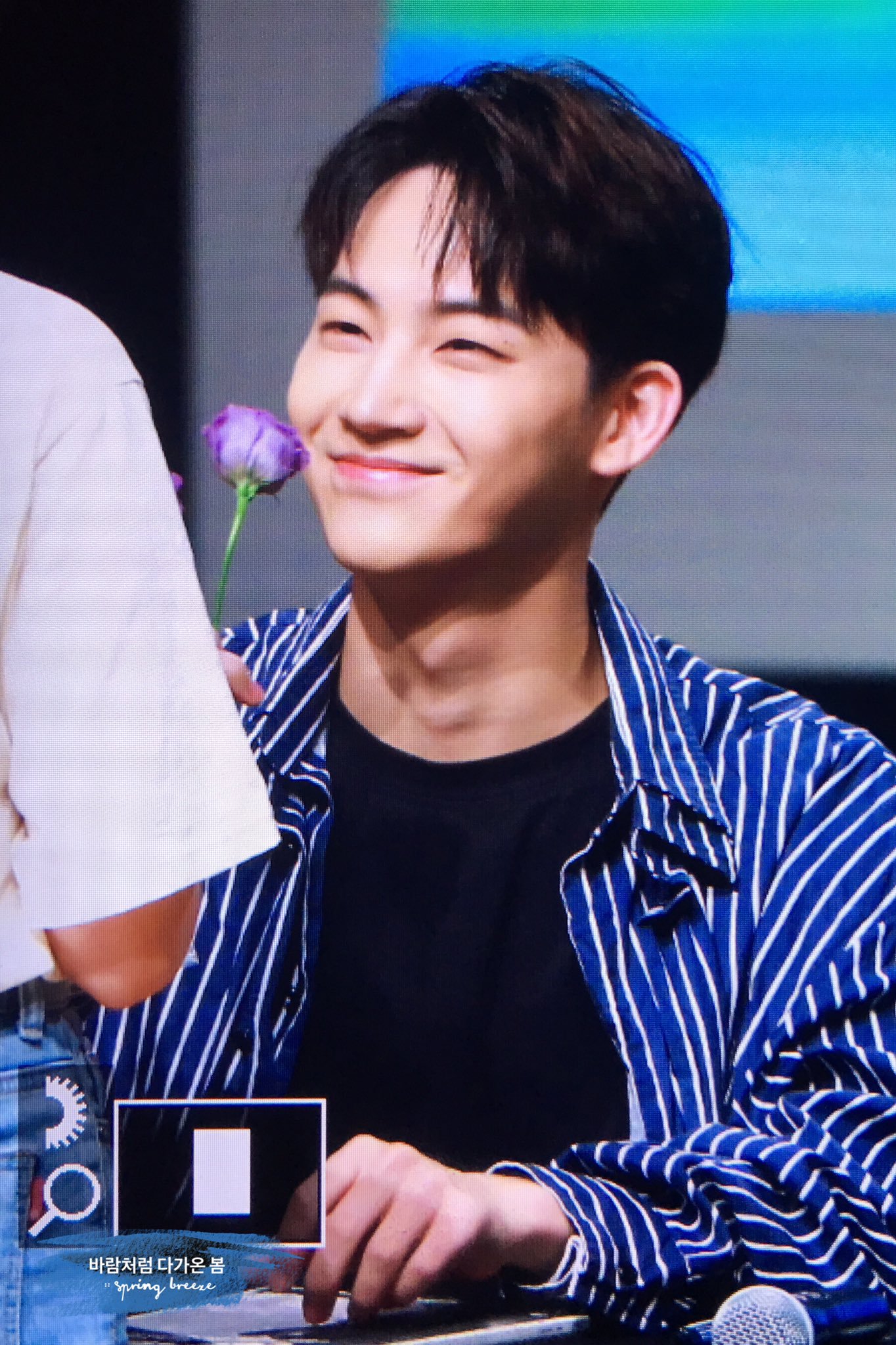 제이비 팬싸에서 팬들 올려다보고 다정하게 보는 모먼트 너무 좋아 설레 ㅠㅠㅠㅠ | 인스티즈