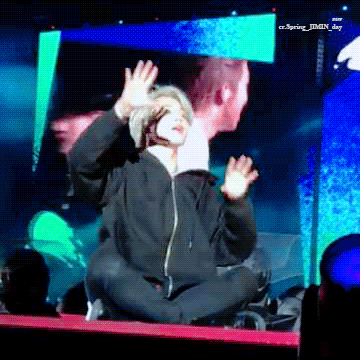 이짤 진짜 무대 아래에서 율동 알려주는 유치원쌤 같다 | 인스티즈