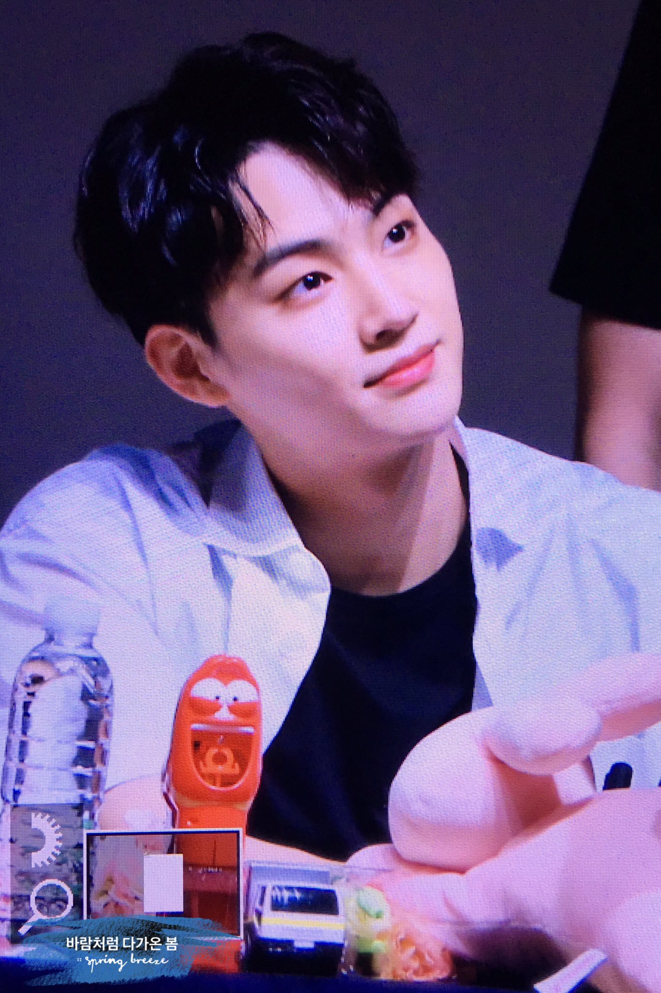 제이비 팬싸에서 팬들 올려다보고 다정하게 보는 모먼트 너무 좋아 설레 ㅠㅠㅠㅠ | 인스티즈