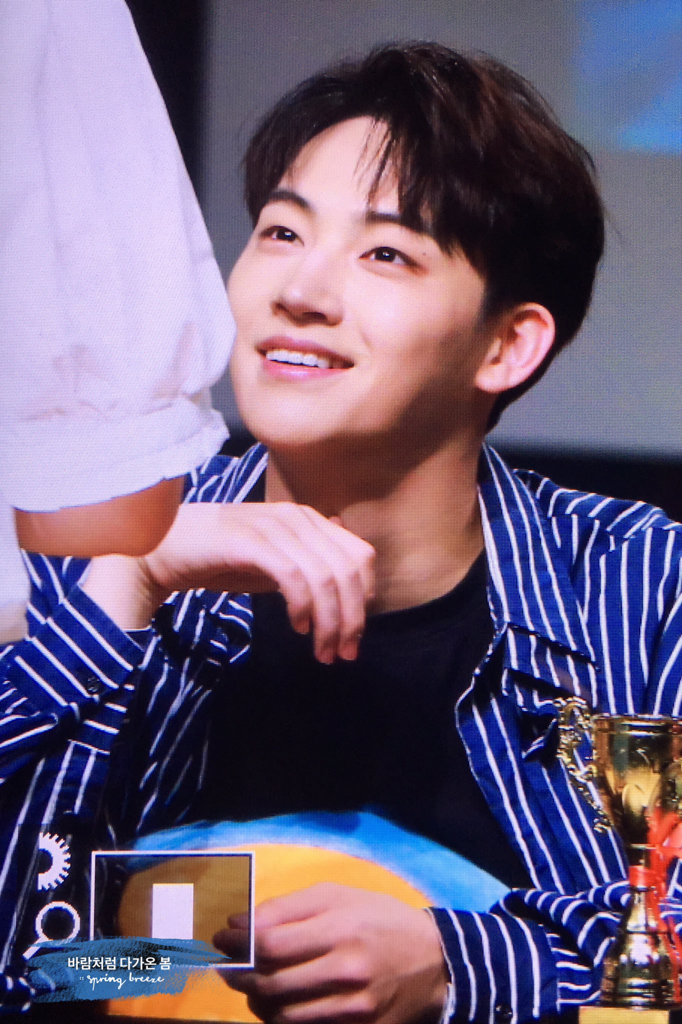 제이비 팬싸에서 팬들 올려다보고 다정하게 보는 모먼트 너무 좋아 설레 ㅠㅠㅠㅠ | 인스티즈