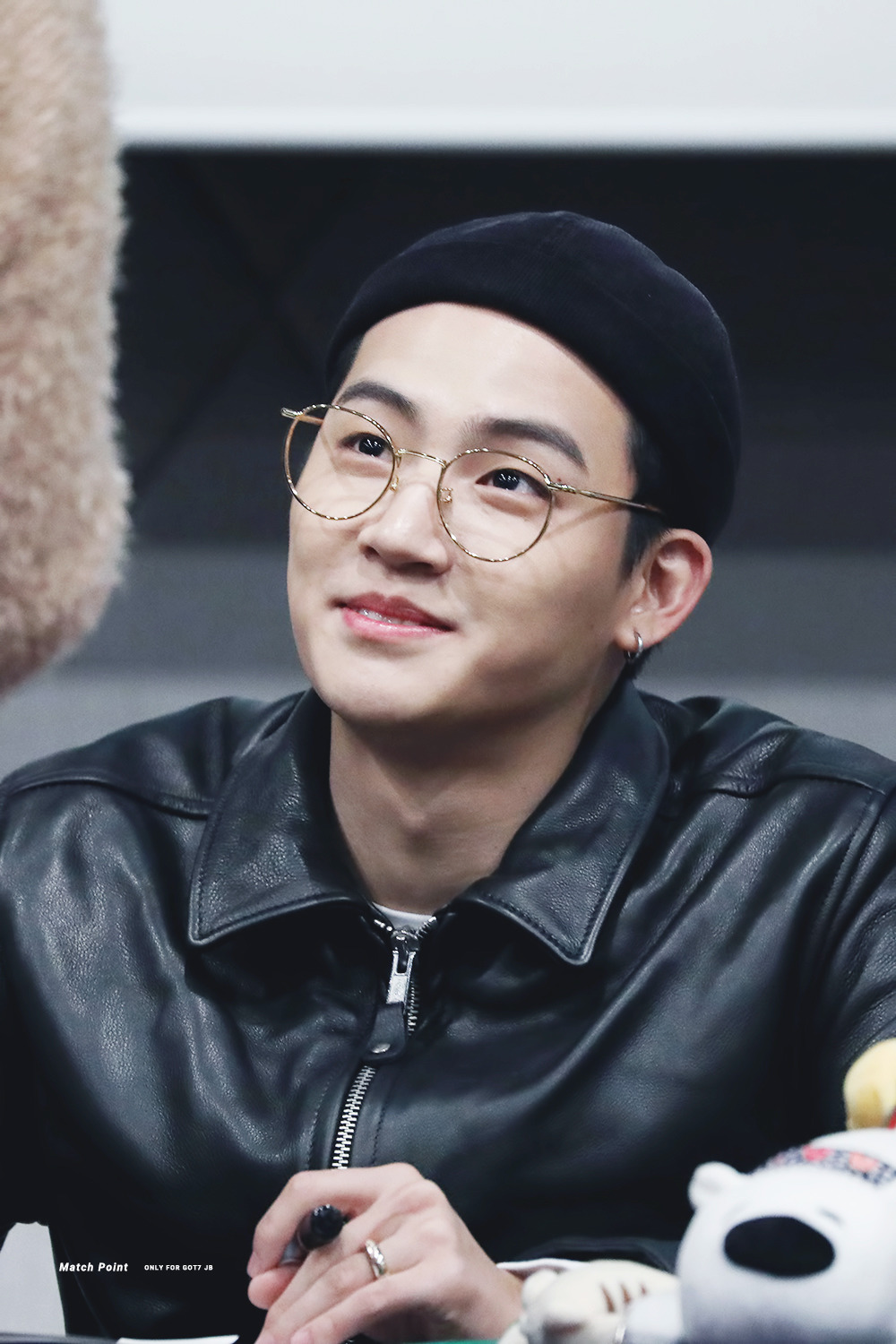 제이비 팬싸에서 팬들 올려다보고 다정하게 보는 모먼트 너무 좋아 설레 ㅠㅠㅠㅠ | 인스티즈