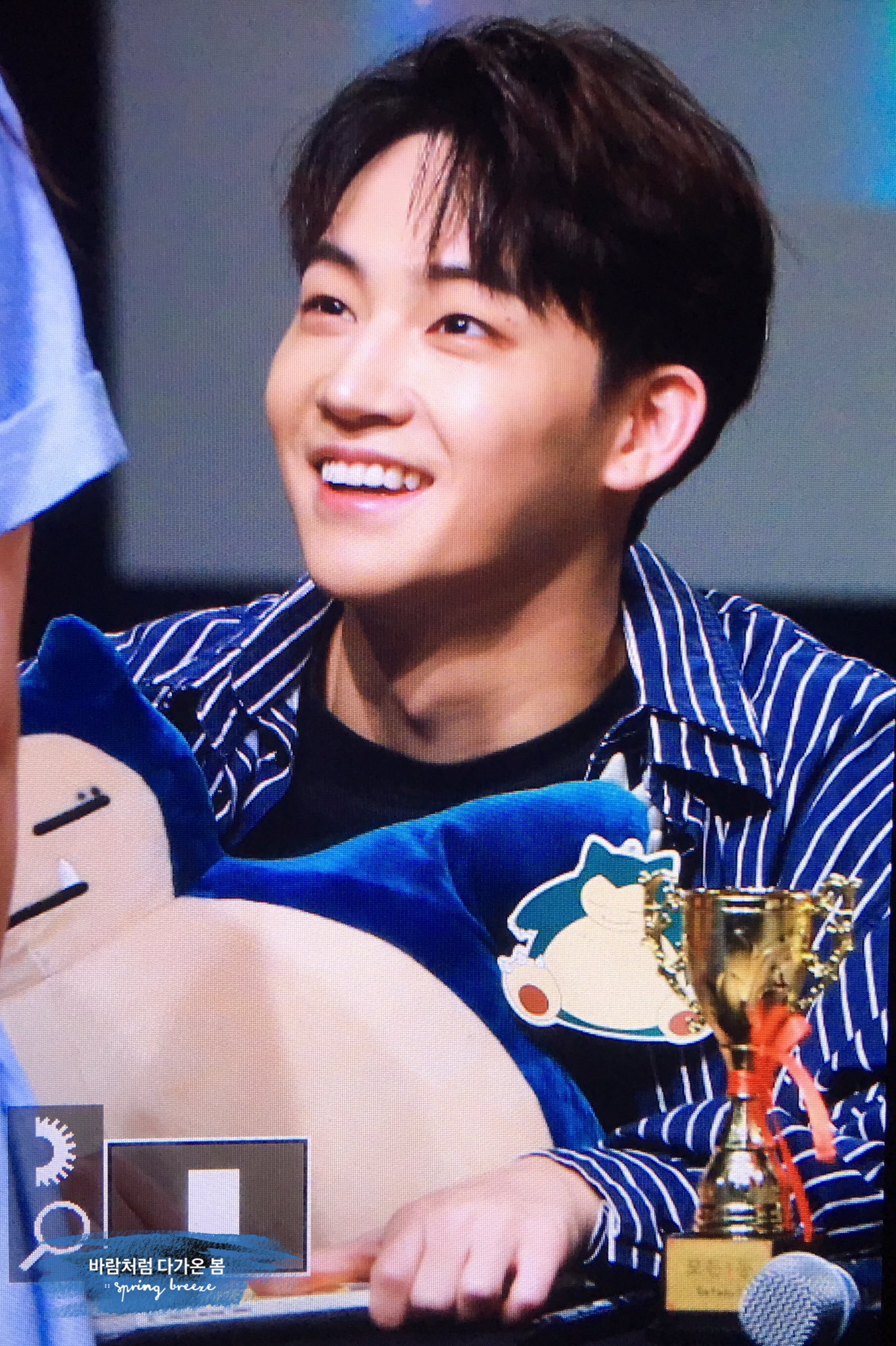 제이비 팬싸에서 팬들 올려다보고 다정하게 보는 모먼트 너무 좋아 설레 ㅠㅠㅠㅠ | 인스티즈