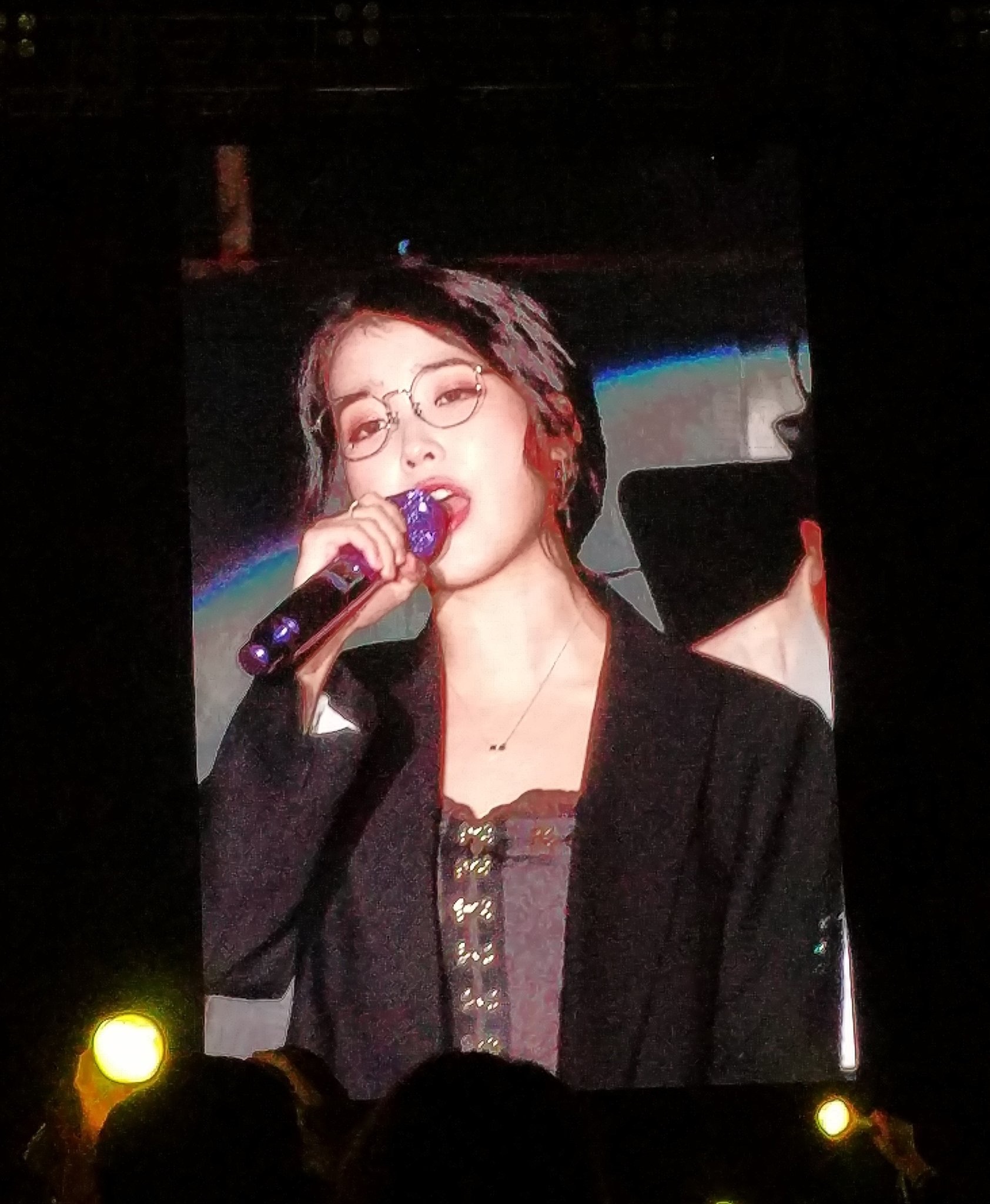 아이유 안경 이거 ㄹㅇ 오바다 | 인스티즈