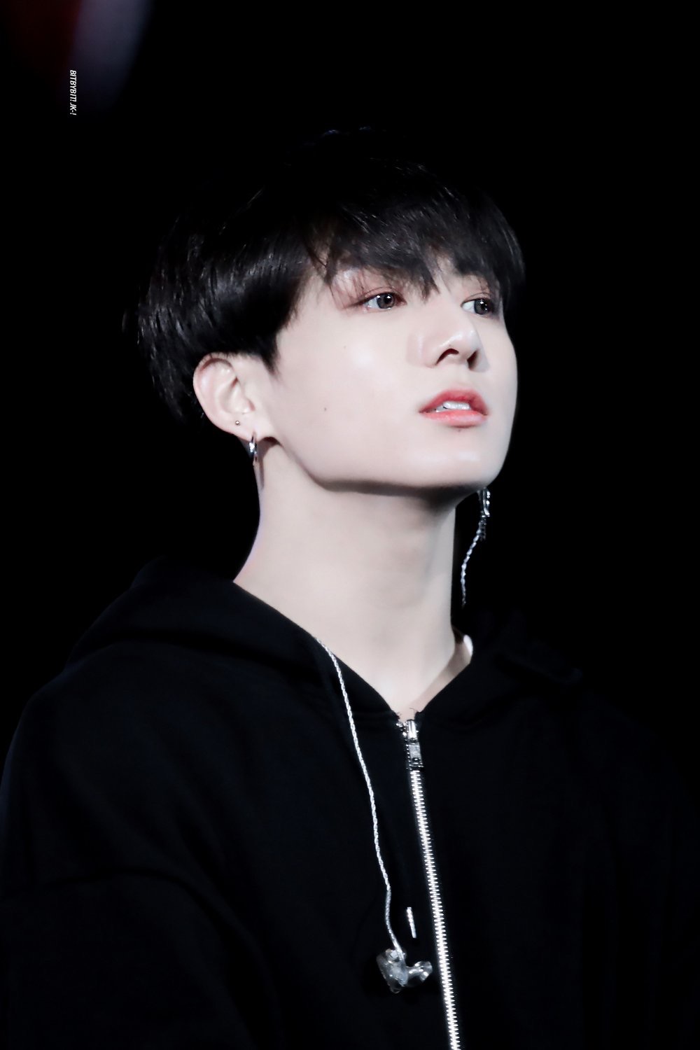 어제자 까망 톢이로 우리 곁을 돌아온 우리 방탄 정구기🐰 | 인스티즈