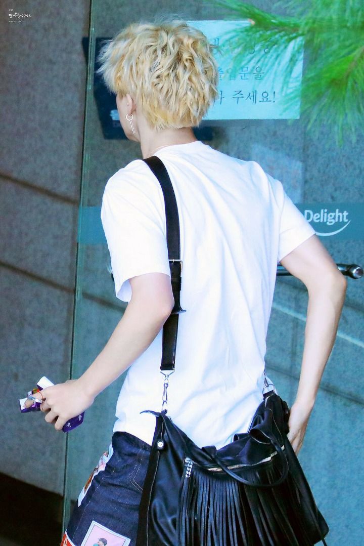 에이스 물고 미쿸 망개뽀쨕날라리(?) 같은 방탄 지민 출근길 너무 좋아 | 인스티즈