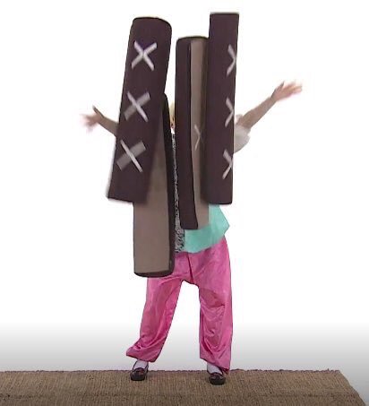 동생 이기게해주려고 자기몸만한거 들고 고군분투하는 방탄 슈가 | 인스티즈