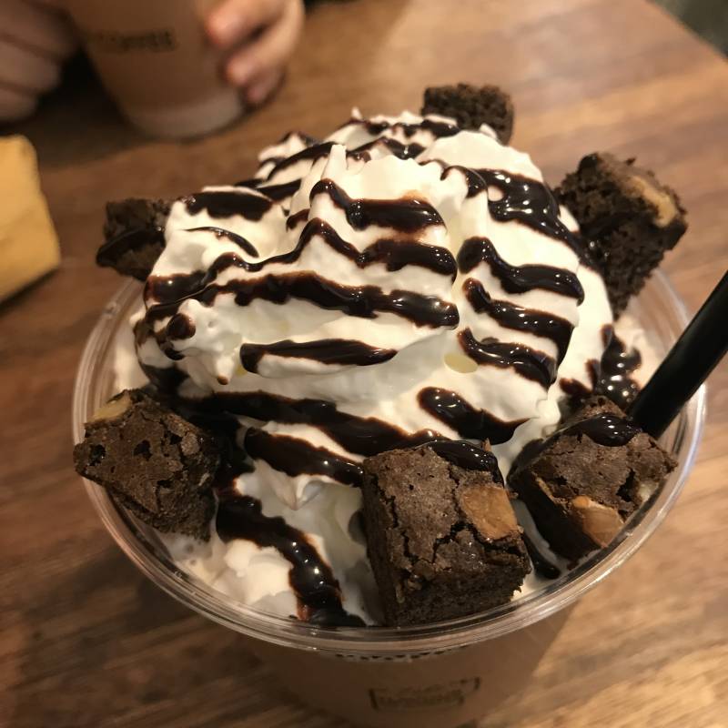 홍대 카페에서 음료 시켰는데 실사 차이 봐 ㅎ | 인스티즈