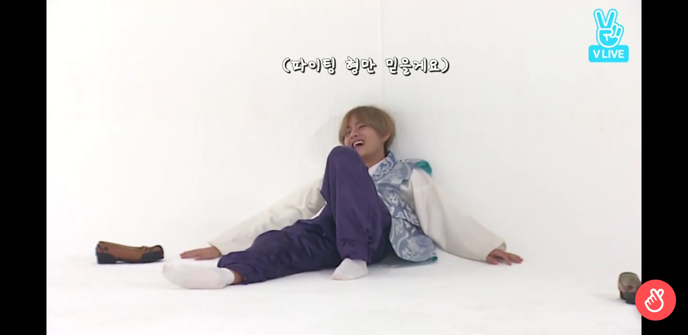 동생 이기게해주려고 자기몸만한거 들고 고군분투하는 방탄 슈가 | 인스티즈