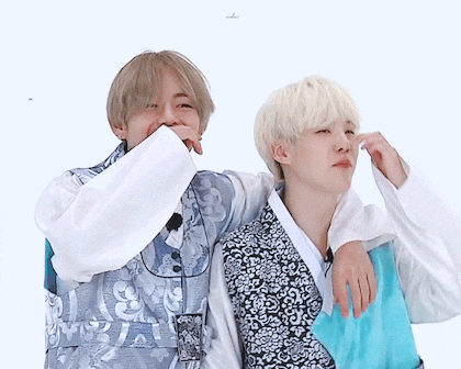 동생 이기게해주려고 자기몸만한거 들고 고군분투하는 방탄 슈가 | 인스티즈