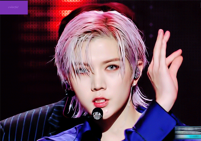 음중 최민기(뉴이스트)아이돌력 진짜 미쳤어 렌즈에 손 하네스야 뭐야 저거 | 인스티즈