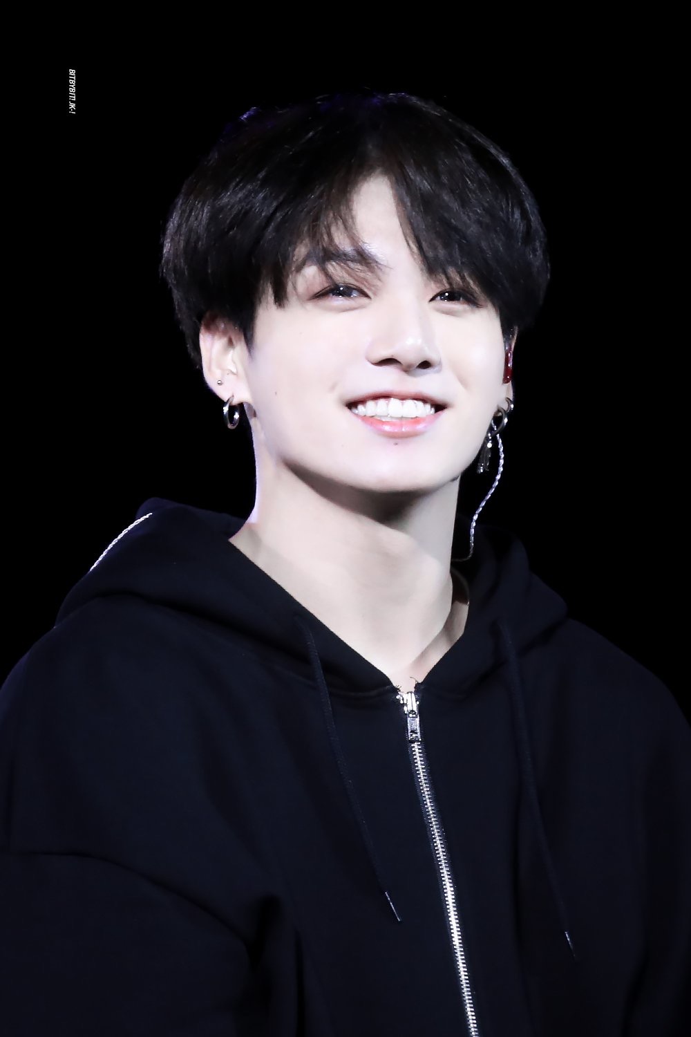 어제자 까망 톢이로 우리 곁을 돌아온 우리 방탄 정구기🐰 | 인스티즈