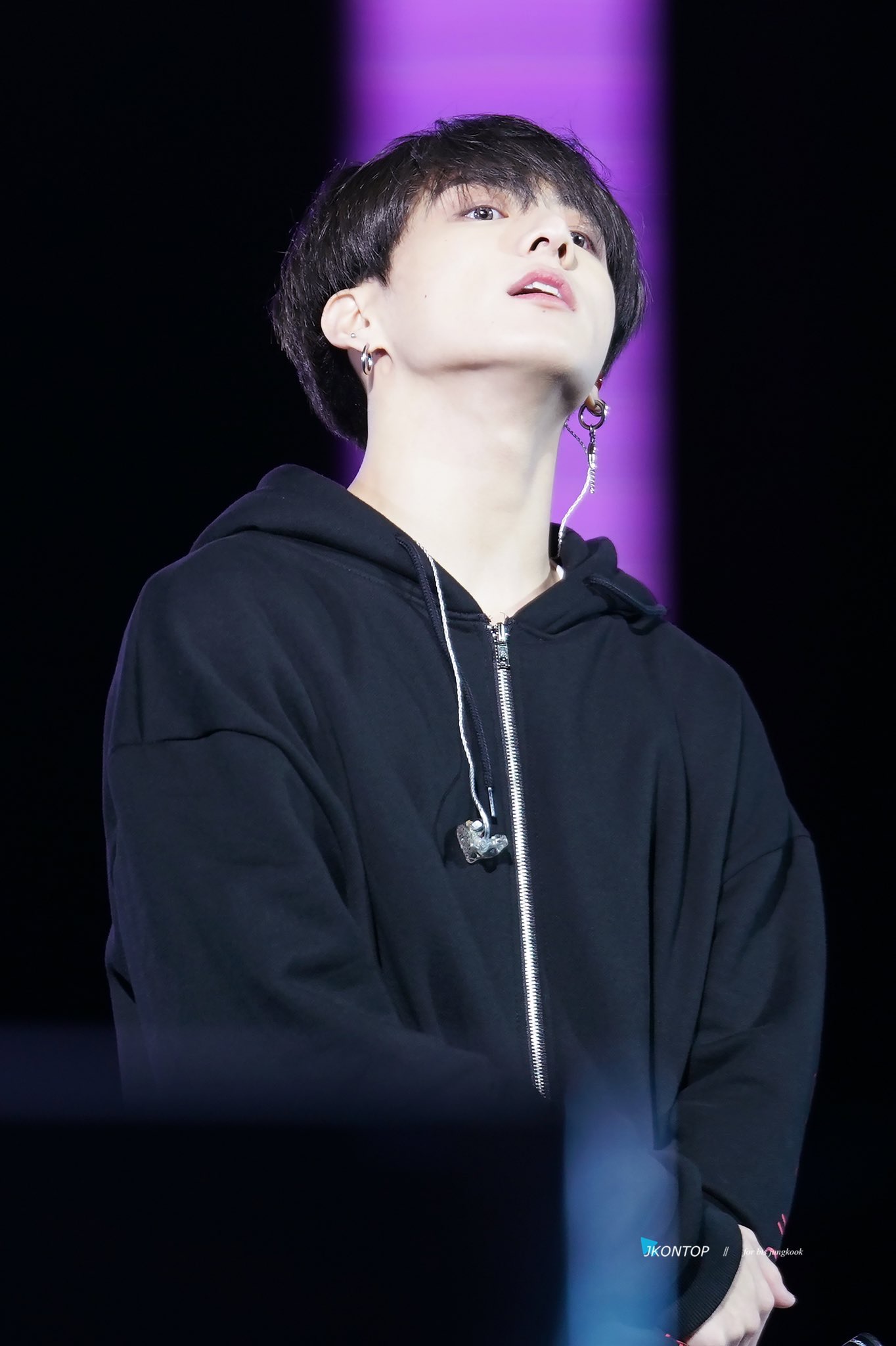 어제자 까망 톢이로 우리 곁을 돌아온 우리 방탄 정구기🐰 | 인스티즈