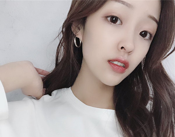 다양한 스타일의 귀걸이와 귀찌를 1000원~5500원에 판매해요!!120여종 | 인스티즈