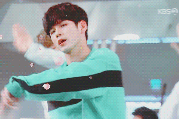 옹성우는 민트가 잘 어울려 | 인스티즈