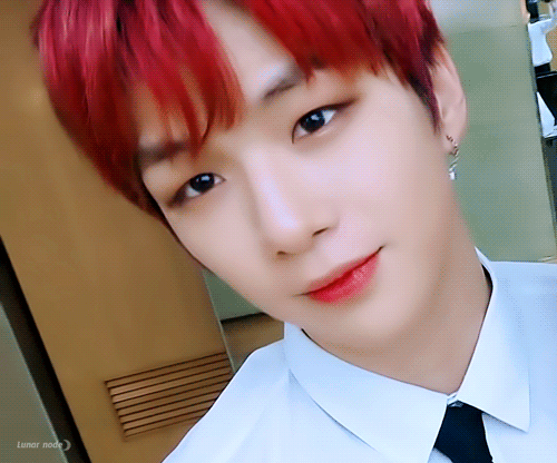 진짜 턱 보험들어야하는 남돌 둘 | 인스티즈