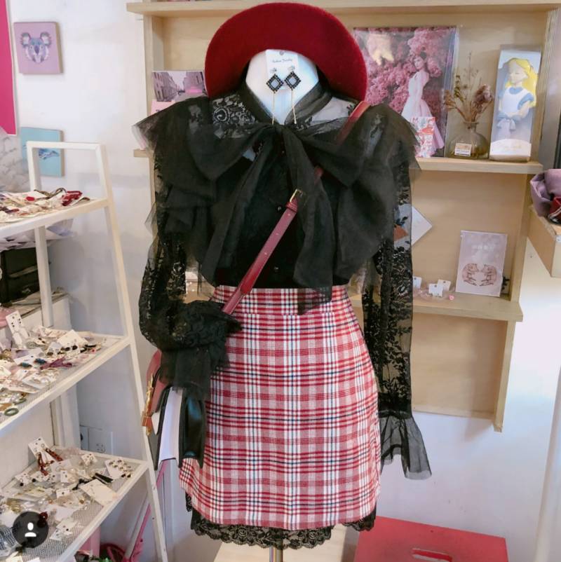 익들아 이 원피스랑 블라우스 중에 뭐사는게 좋을까????원피스111 블라우스222 | 인스티즈