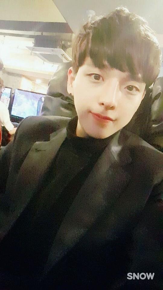 춘 이제 진짜 안팔건데.. 잘생기긴 잘생겼다 | 인스티즈