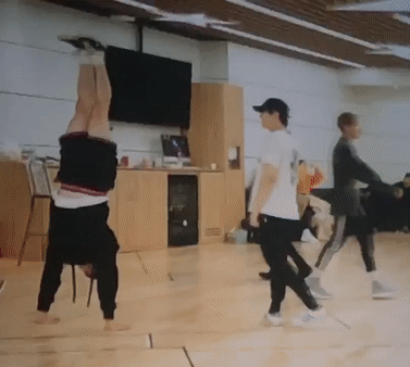 와 제이비 물구나무 서는것좀 봐 | 인스티즈