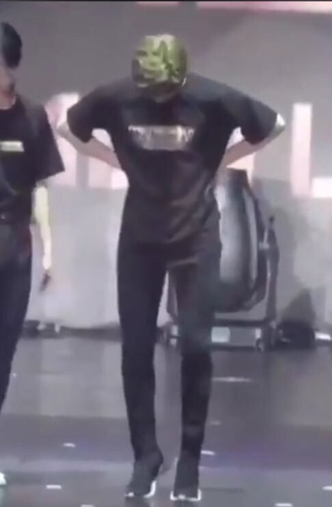 와 강다니엘 다리라인 장난아니다아... | 인스티즈