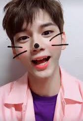 얘 진짜 옹성우랑 똑같이 생겼어... | 인스티즈