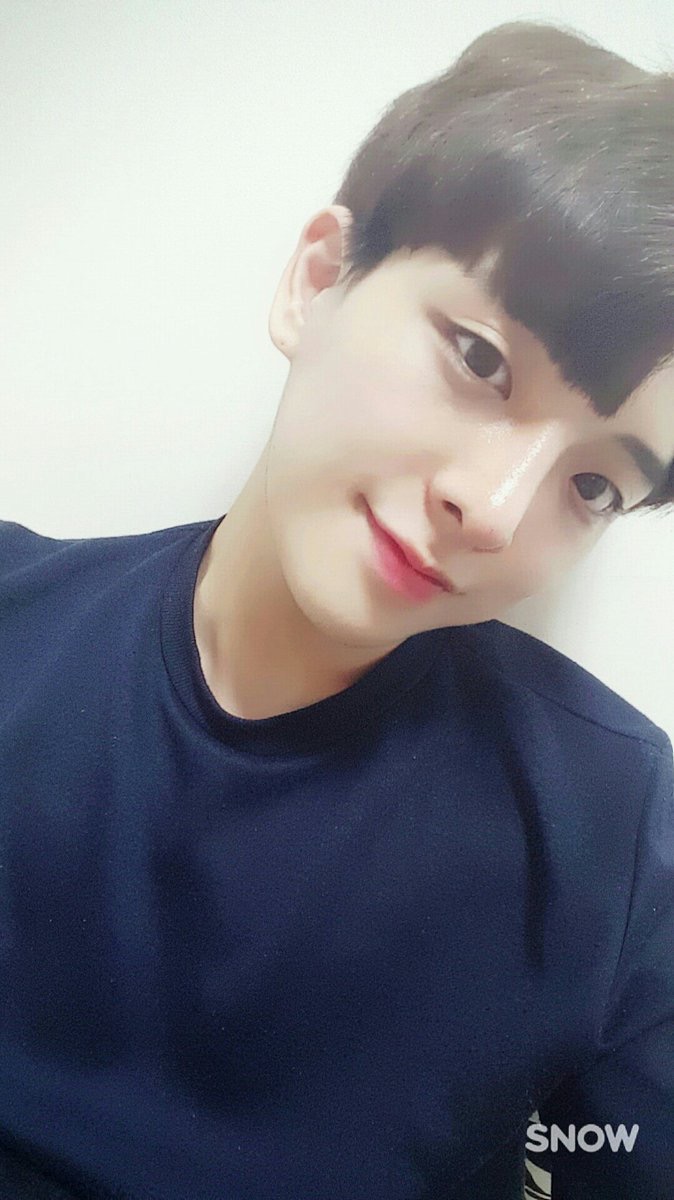 춘 이제 진짜 안팔건데.. 잘생기긴 잘생겼다 | 인스티즈
