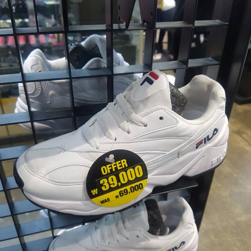 매장에서 20분째 고민중..휠라 골라주ㅏㅜㅜ | 인스티즈