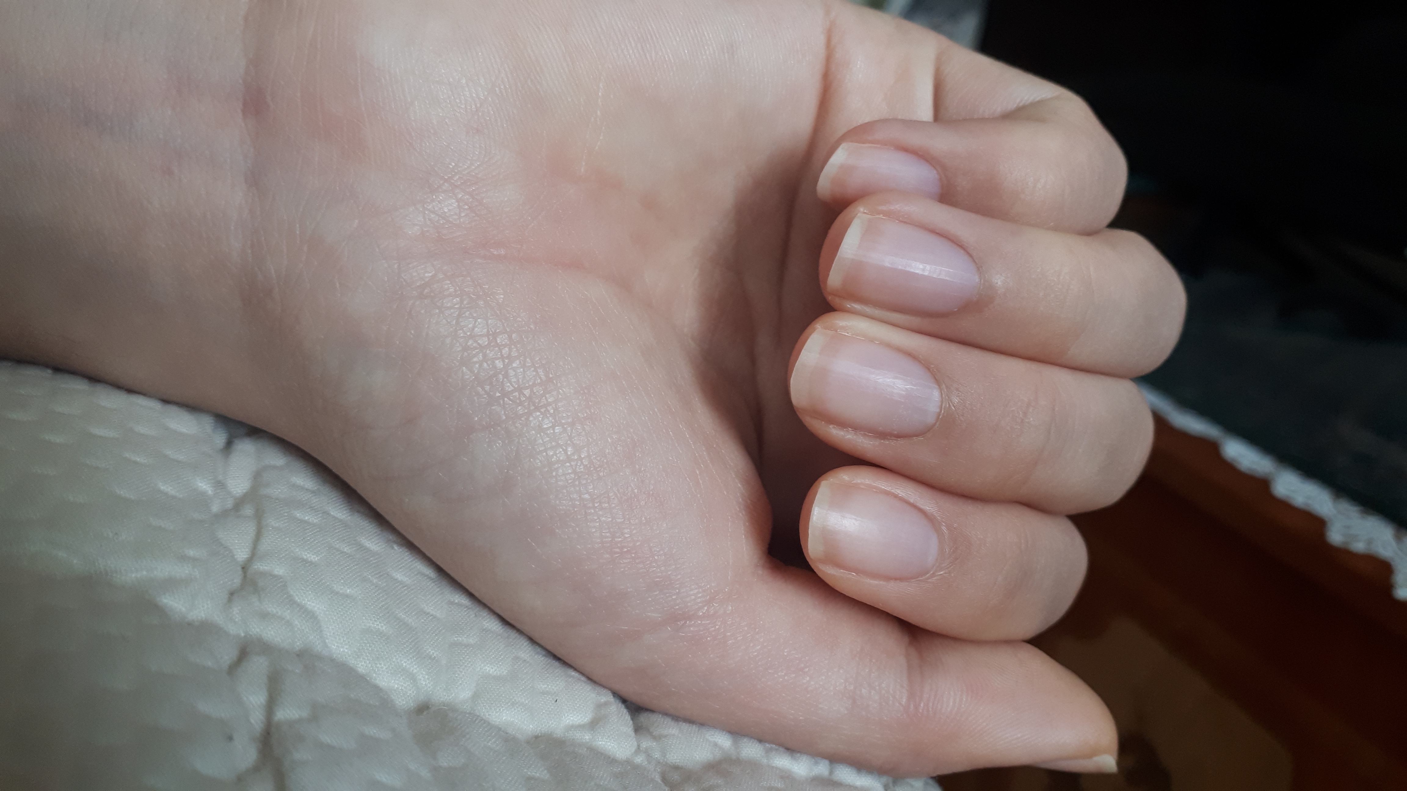 손톱 잘라야겠다,,, | 인스티즈