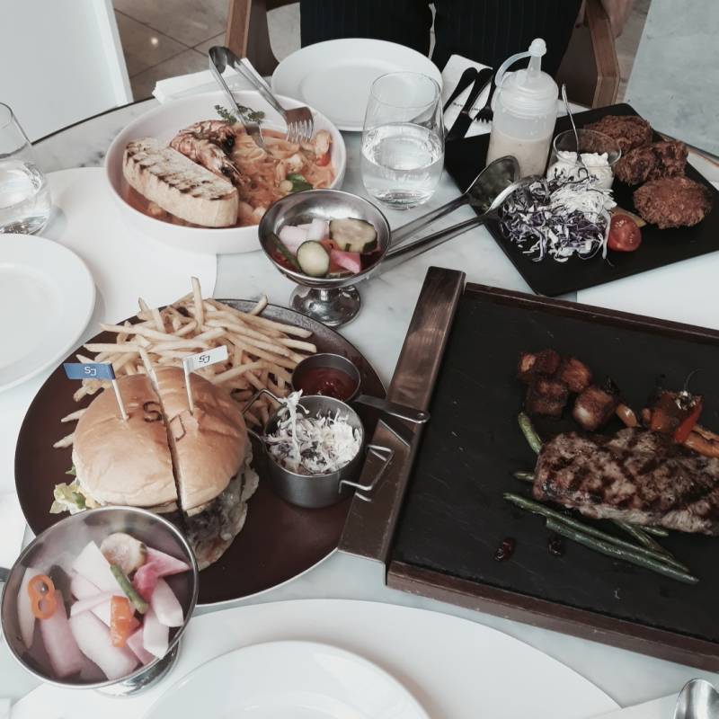 sm 청담사옥 레스토랑에서 밥먹는중 | 인스티즈