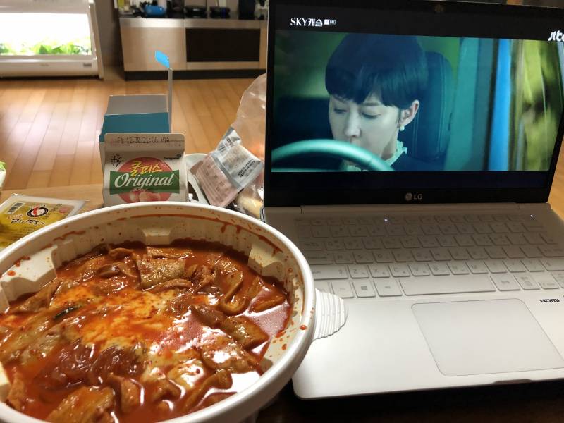 시험끝나서 스카이캐슬보면서 엽떡먹는다 | 인스티즈