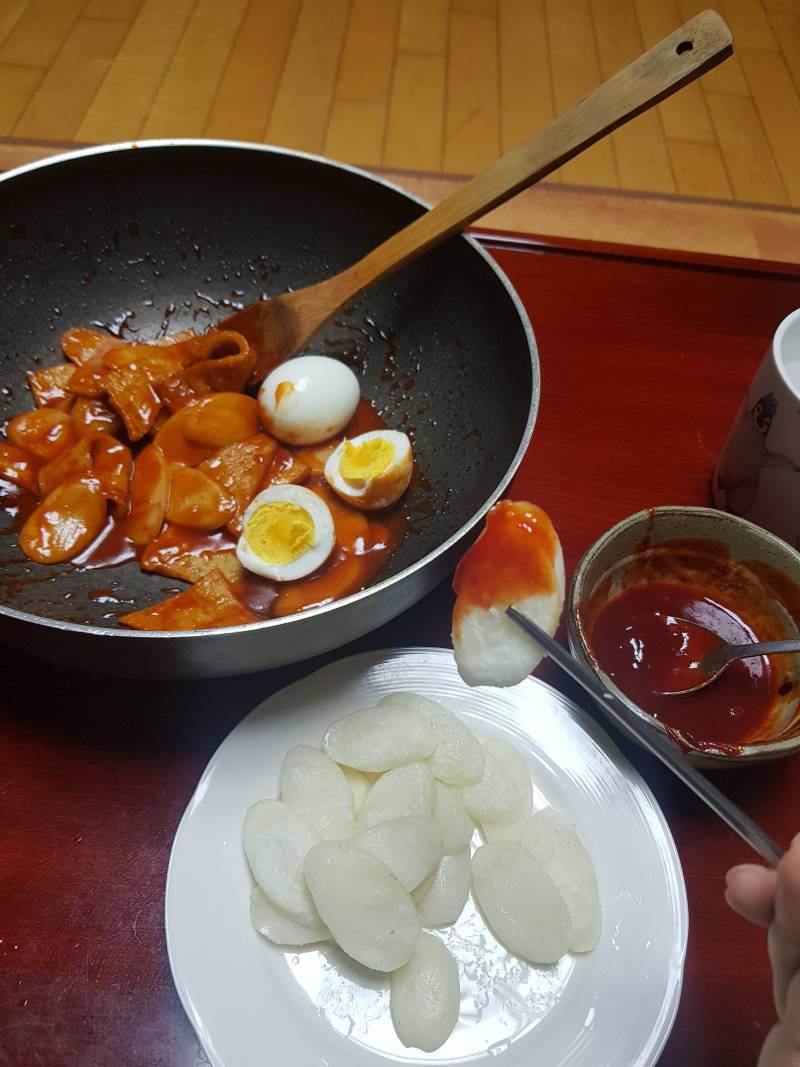 꺄 떡볶이랑 떡꼬치했는데 너무 맛있다!!이번엔 성공이야 | 인스티즈