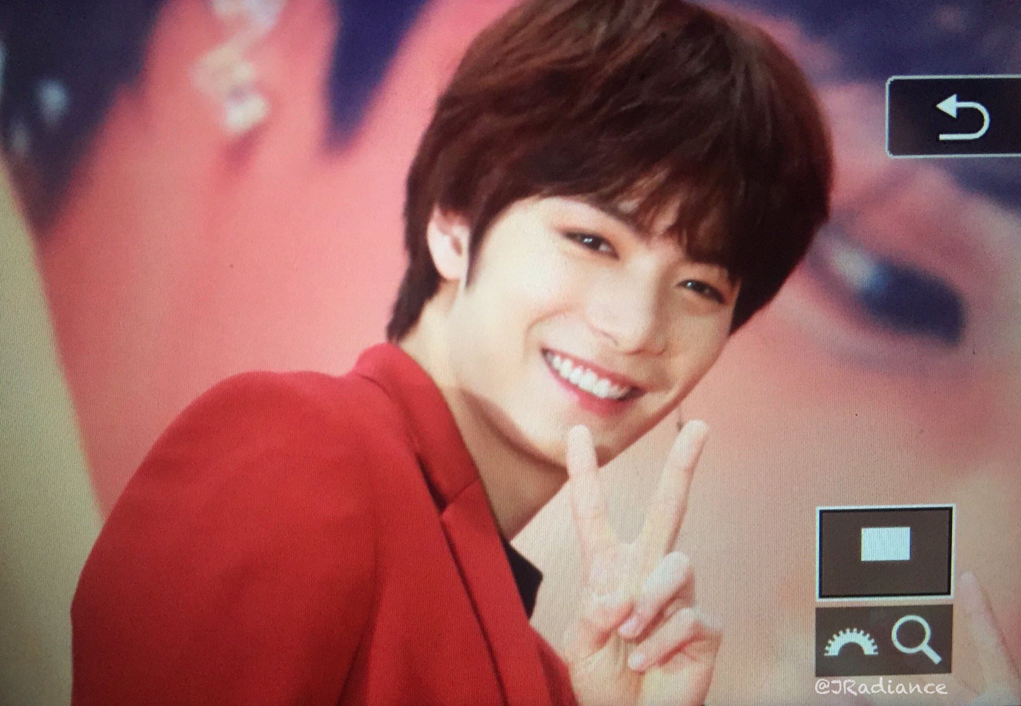 뉴종현 홍콩에서 위드부르는데 팬분들응원법 듣고 웃는거보세요ㅠㅠ | 인스티즈