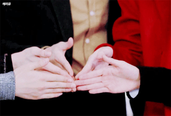 혹시 인사나 구호외칠때 손 모양 이거 하는 그룹 있어?? | 인스티즈