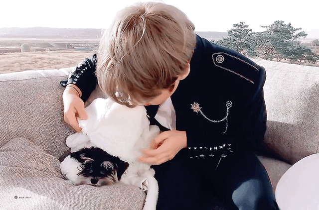 지훈이 맥스 진짜 너무 자랑ㄹ하고싶어하는거 잘보여 ㅋㅋㅋㅋㅋㅋㅋㅋ | 인스티즈