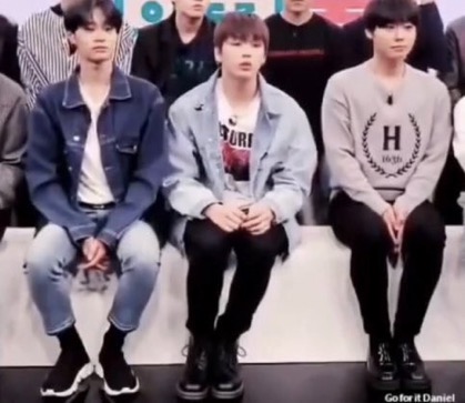 아 강다니엘 의자 앉으면 죡구매지는거봨ㅋㅋㅋㅋ | 인스티즈