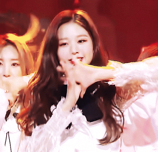 본업 천재 프로아이돌 장원영 무대움짤 보고가세요 💟 | 인스티즈