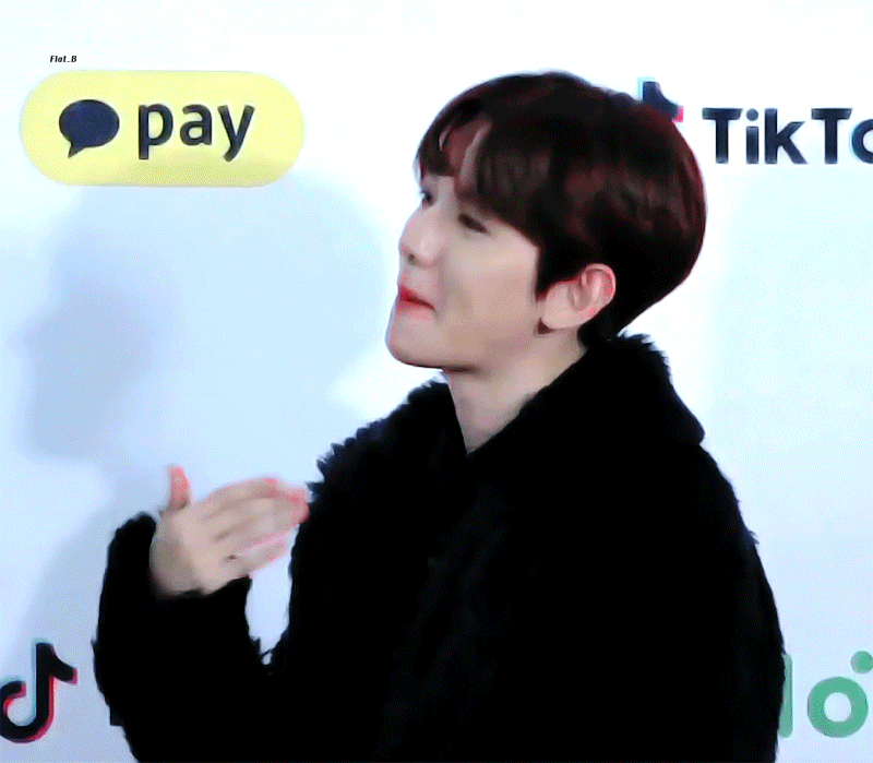 오늘 백현 짤 주워왔다 진짜 천재아이돌이야ㅠㅠㅠ | 인스티즈